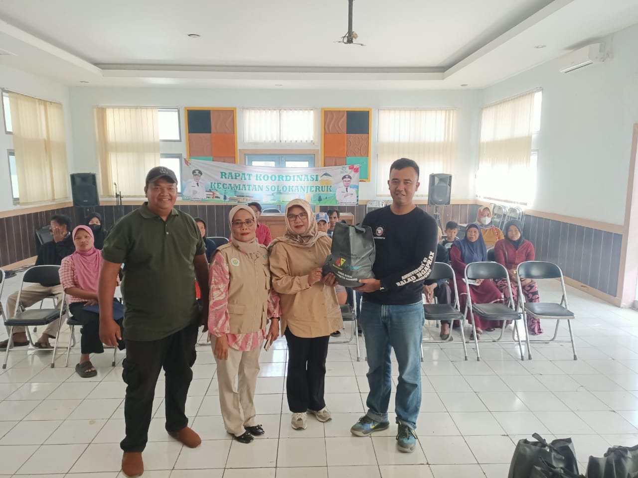 penyaluran-bantuan-sembako-untuk-keluarga-miskin-ekstrem-beresiko-stunting-tahap-ii-tahun-2024